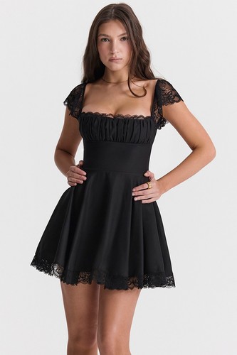 House kaia black a line - house,